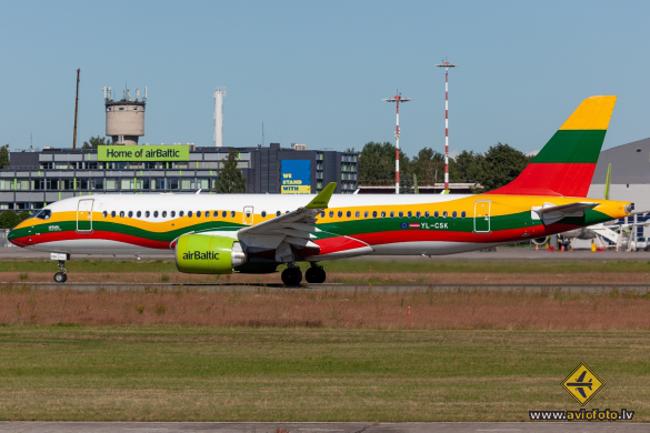 Airbus A220-300