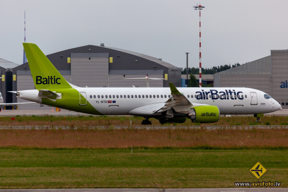 Airbus A220-300