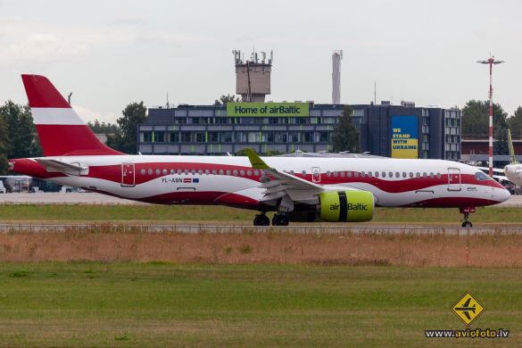 Airbus A220-300