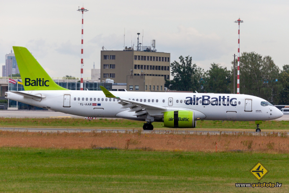 Airbus A220-300