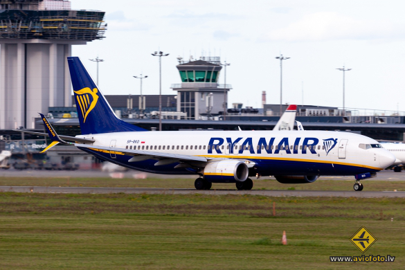 Boeing 737-8AS