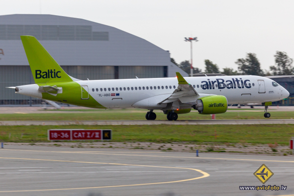 Airbus A220-300
