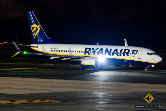 Boeing 737-8AS