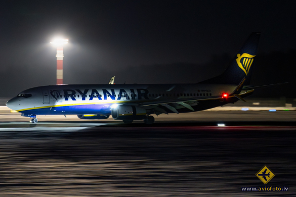 Boeing 737-8AS