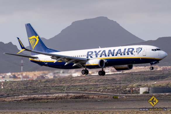 Boeing 737-8AS