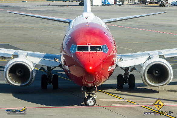 Boeing 737-8JP