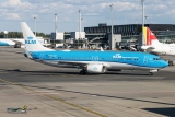 Boeing 737-8K2