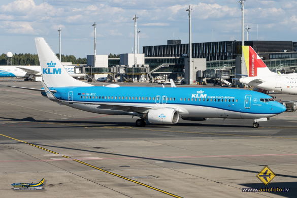 Boeing 737-8K2