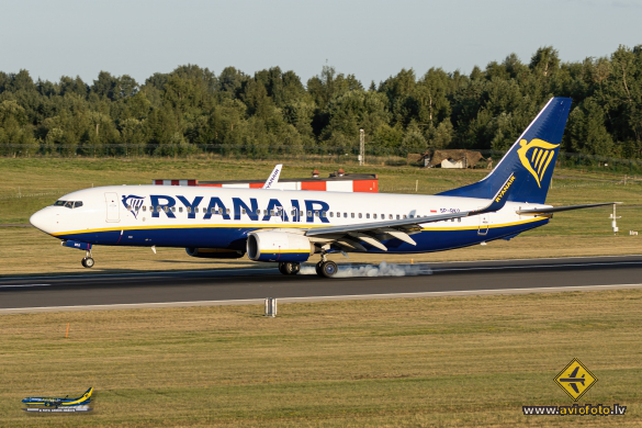 Boeing 737-8AS