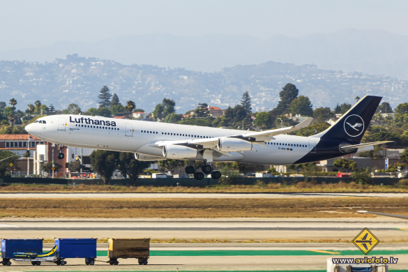 Airbus A340-313X