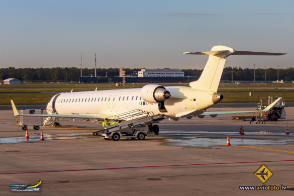Bombardier CRJ-1000EL NG (CL-600-2E25)