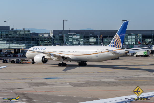 Boeing 787-10 Dreamliner