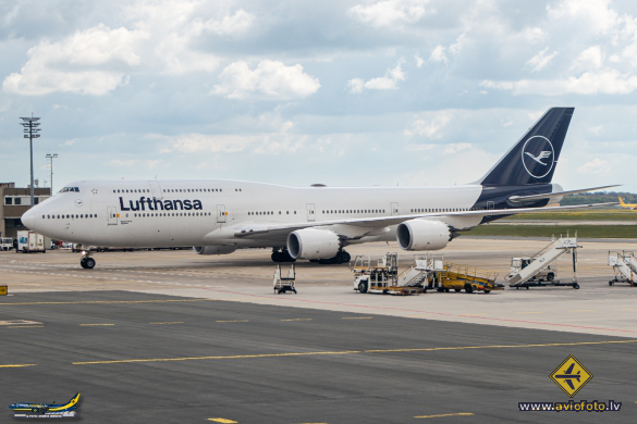 Boeing 747-830
