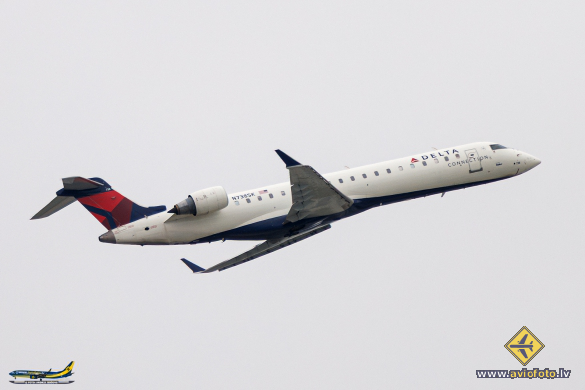Bombardier CRJ-701ER (CL-600-2C10)