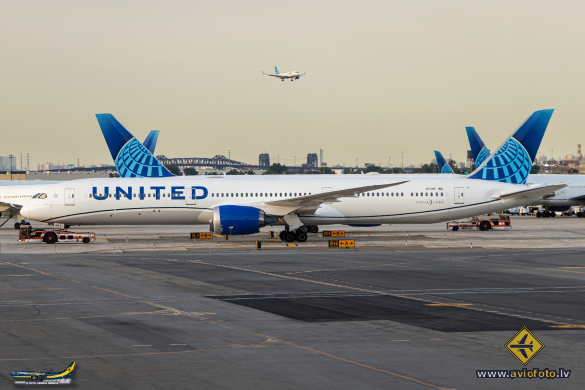 Boeing 787-10 Dreamliner
