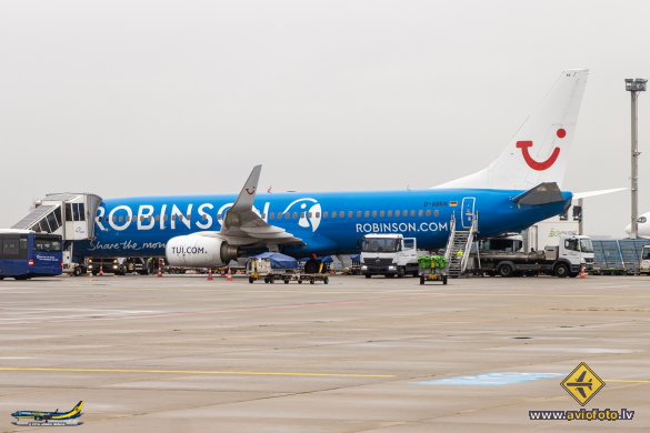Boeing 737-86J