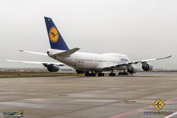 Boeing 747-830