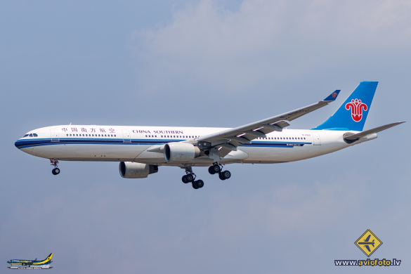 Airbus A330-323