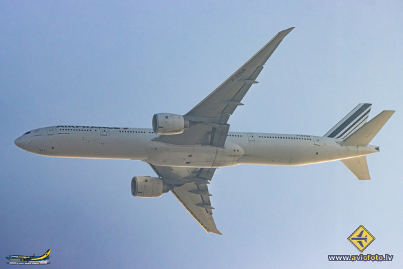 Boeing 777-328/ER