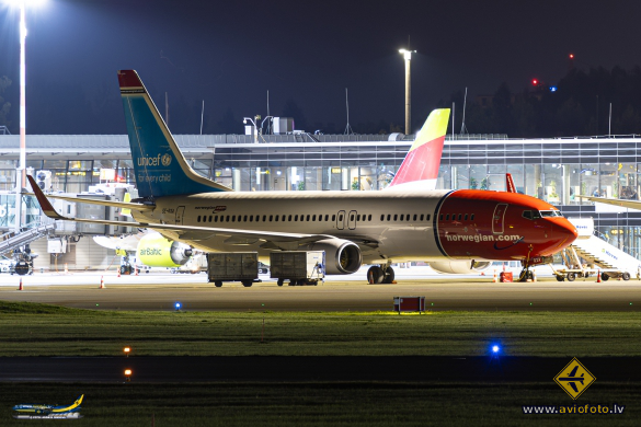 Boeing 737-84P