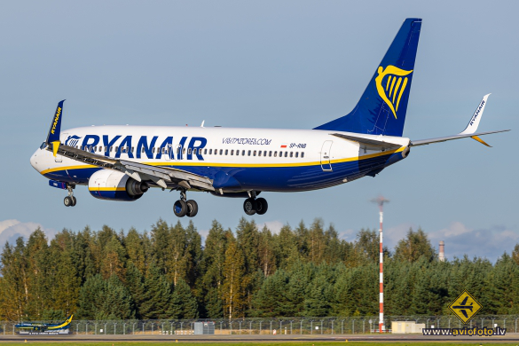 Boeing 737-8AS
