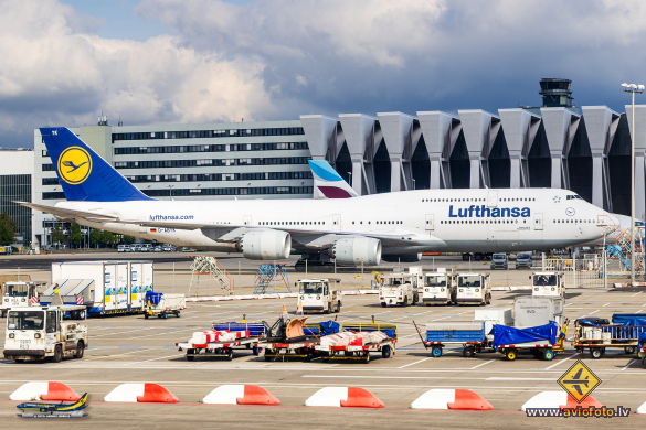 Boeing 747-830