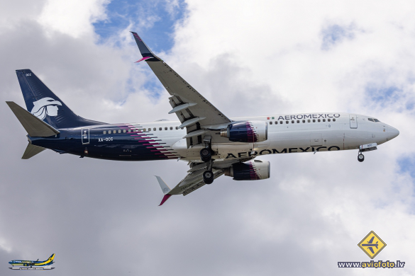 Boeing 737-8JP