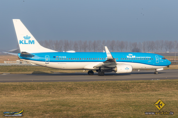 Boeing 737-8K2
