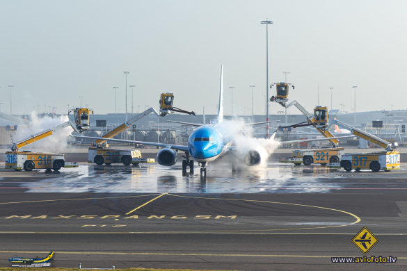 Boeing 737-8BK