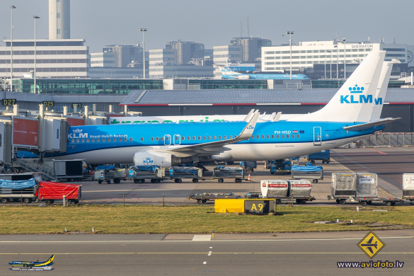 Boeing 737-8K2