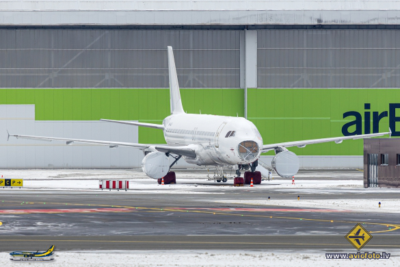Airbus A320-214