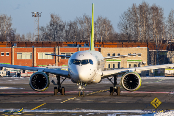 Airbus A220-300