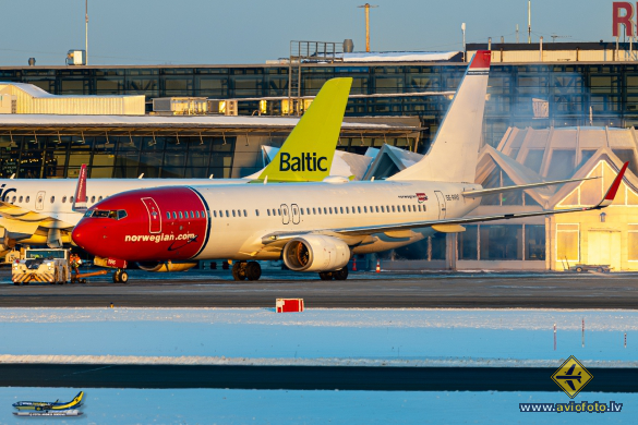 Boeing 737-8JP
