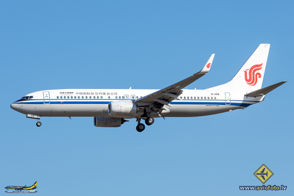 Boeing 737-89L
