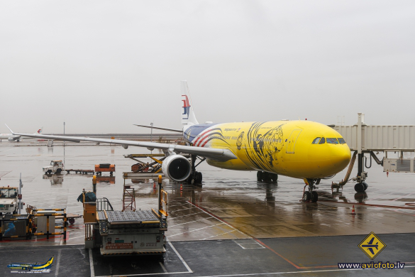 Airbus A330-323