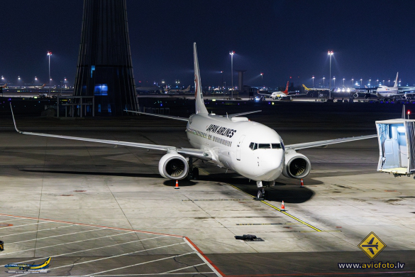 Boeing 737-846