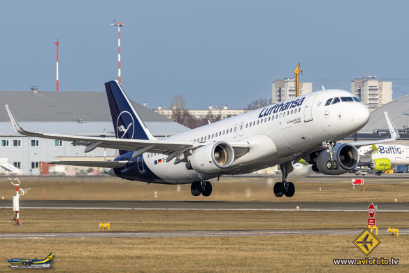 Airbus A320-214