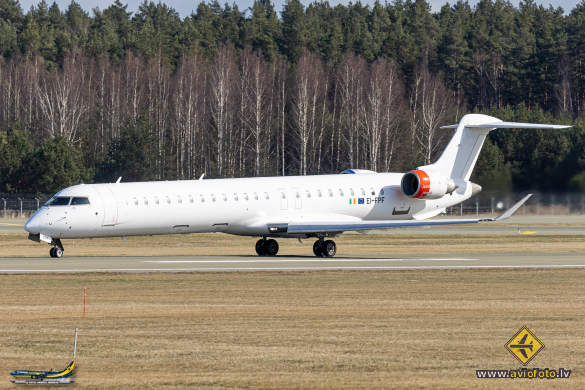 Bombardier CRJ-900LR (CL-600-2D24)