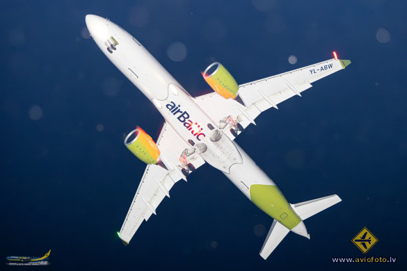 Airbus A220-300