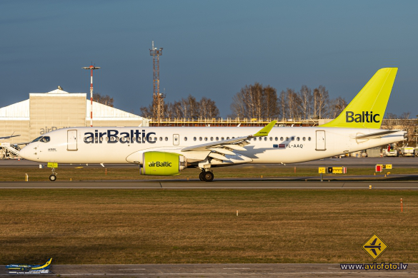 Airbus A220-300