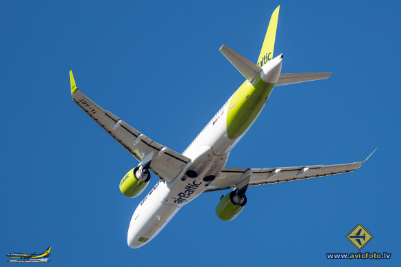 Airbus A220-300