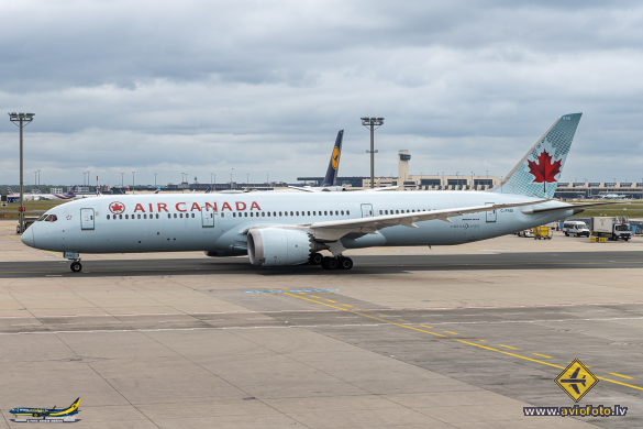 Boeing 787-9 Dreamliner