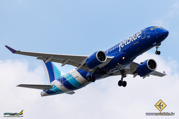 Airbus A220-300
