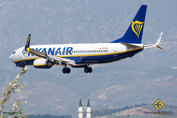 Boeing 737-8AS