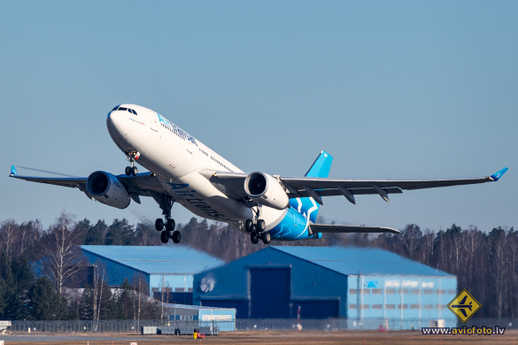Airbus A330-243