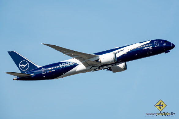 Boeing 787-9 Dreamliner