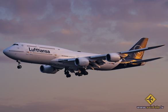 Boeing 747-830