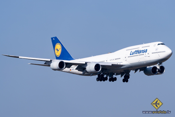 Boeing 747-830