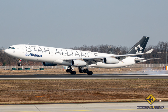 Airbus A340-313X