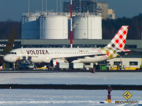 Airbus A320-214